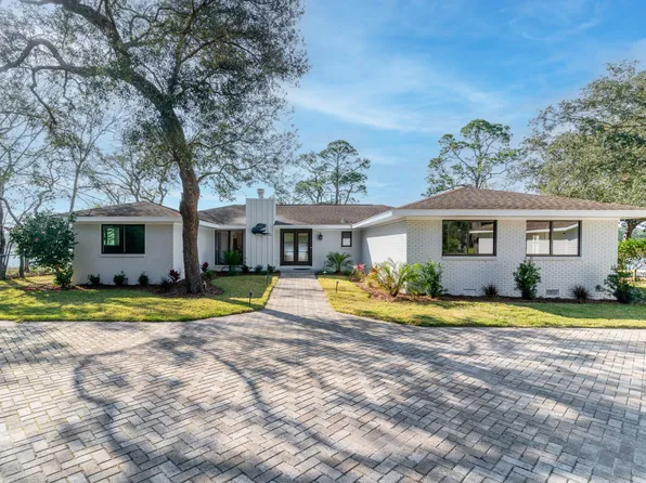 27 Warwick Dr, Shalimar, FL 32579