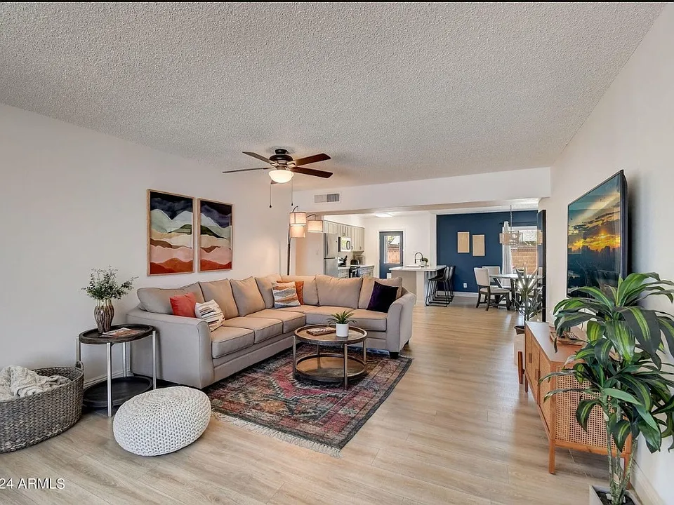 1015 E Concorda Dr