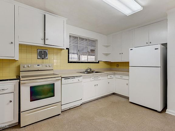 5th image of 3621 Sudbury Ave
