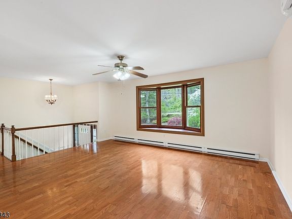 5th image of 26 TAMARACK RD.