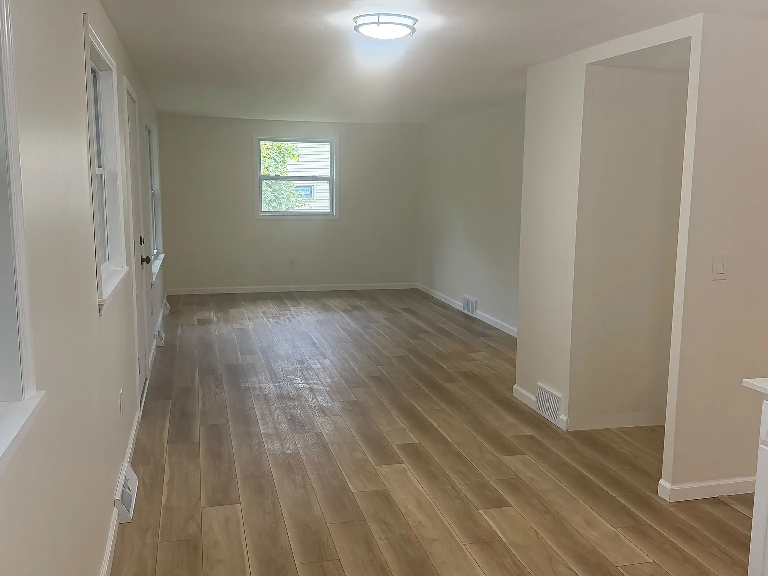 3 bed, 1600 sqft, $2,695 — Photo 3
