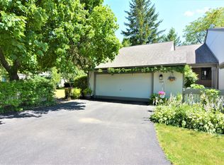 109 Chicory Ct, Rolling Meadows, IL 60008
