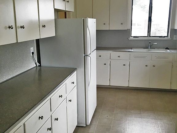 4th image of 3200 Sheridan Blvd