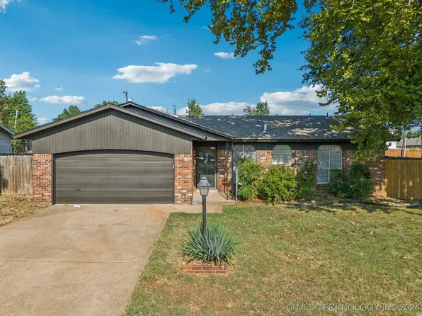 4701 S Spruce Dr, Sand Springs, OK 74063