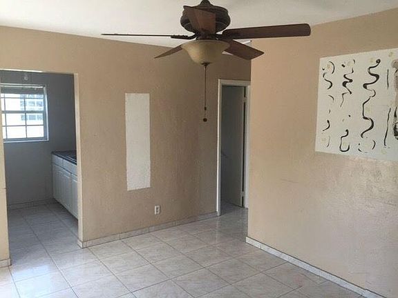 3rd image of 3220 E Palm Dr