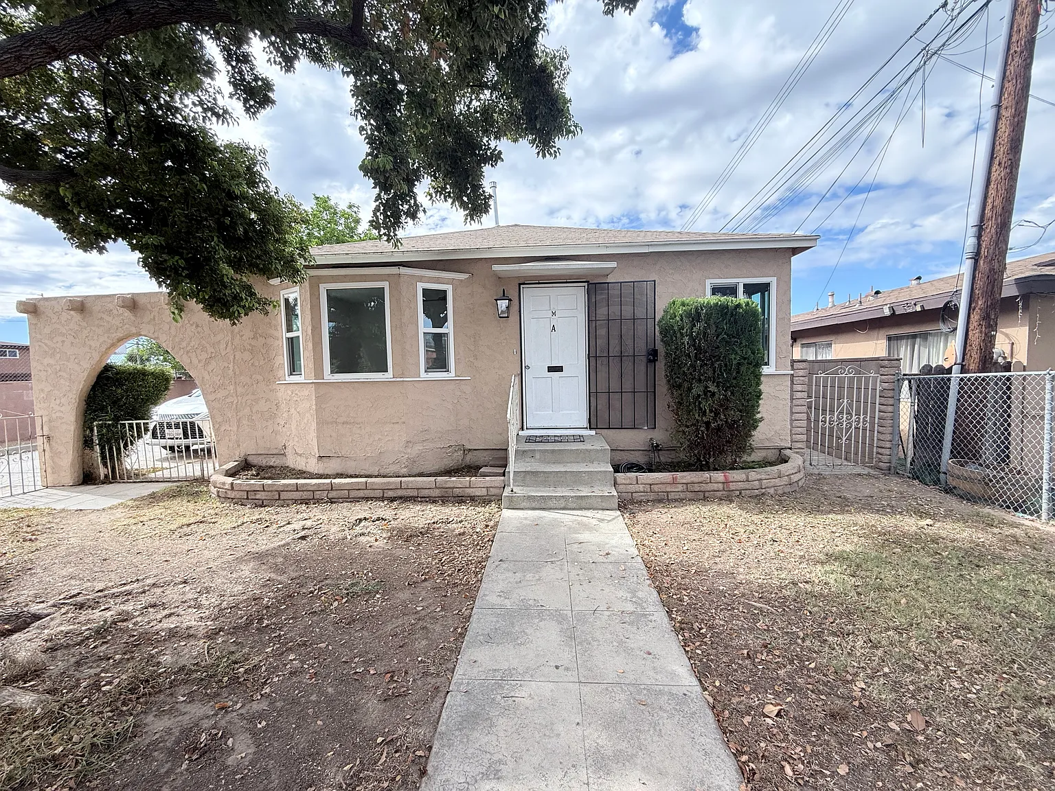 633 Willow Ave — Photo 2