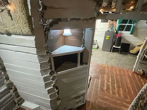 Entry way shelf