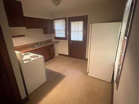 4th image of 256 12th Ave