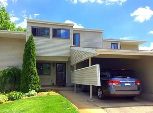 6389 Wainscot St SE, Grand Rapids, MI 49546