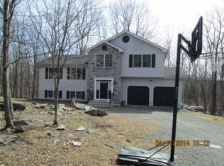 102 Jack Pine Ct, Milford, PA 18337