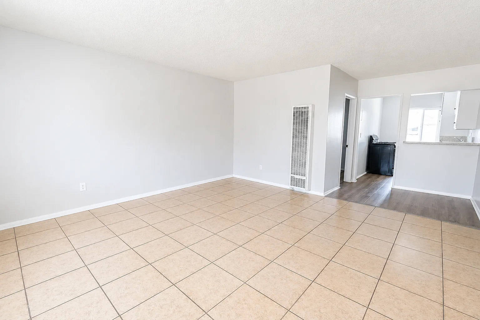 Studio, 554 sqft, $1,525 — Photo 2