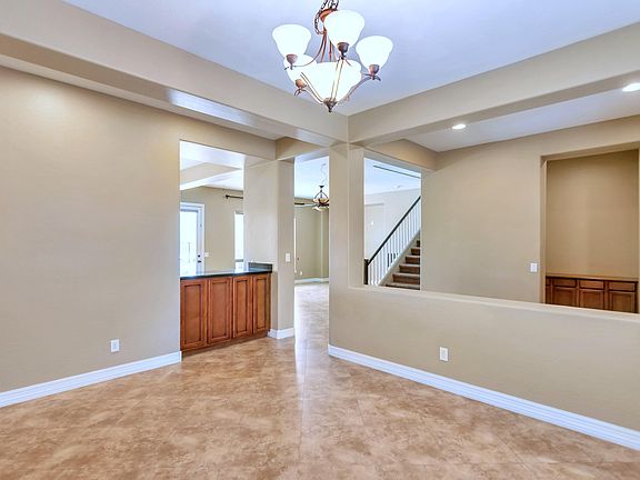 3rd image of 1347 E Macaw Ct