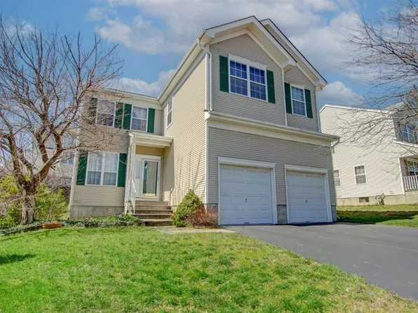 28 Park Knoll Dr, East Brunswick, NJ 08816