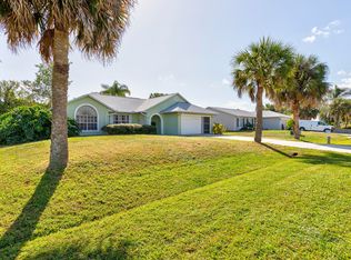 909 Fulton Way, Sebastian, FL 32958