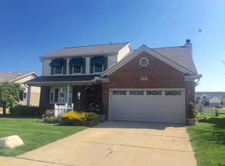 26817 Antique Rd, Woodhaven, MI 48183