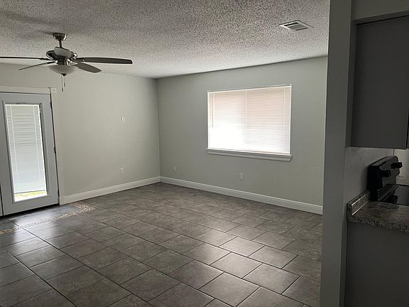 3rd image of 387 Fairway Dr