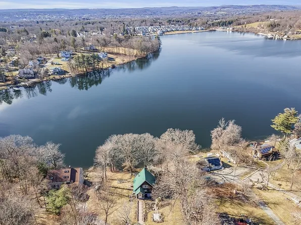 26 Sunset Ave, Lunenburg, MA 01462
