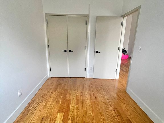 4th image of 1068 Putnam Ave #4A