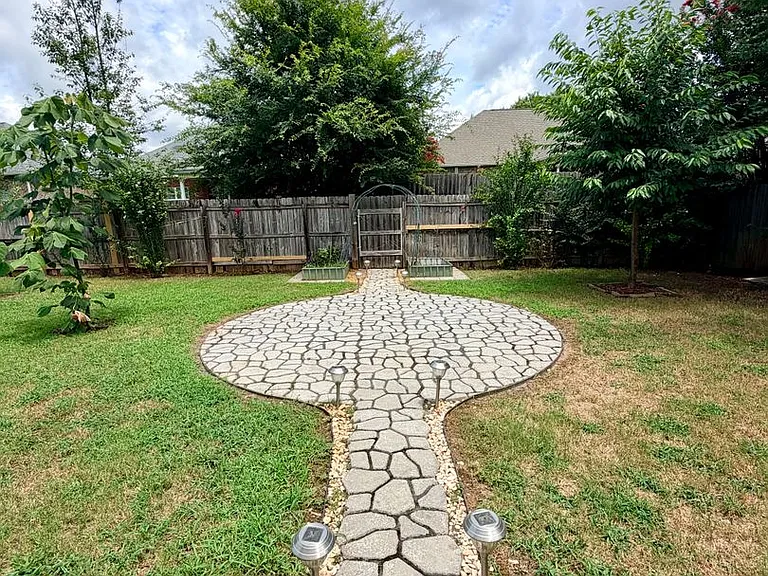 705 Post Oak Way — Photo 24