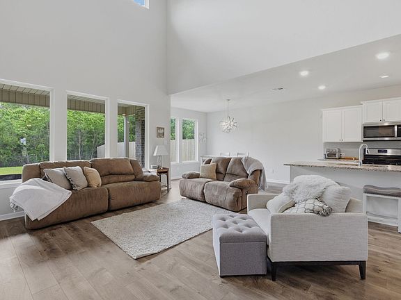 2nd image of 2424 Reserve Dr