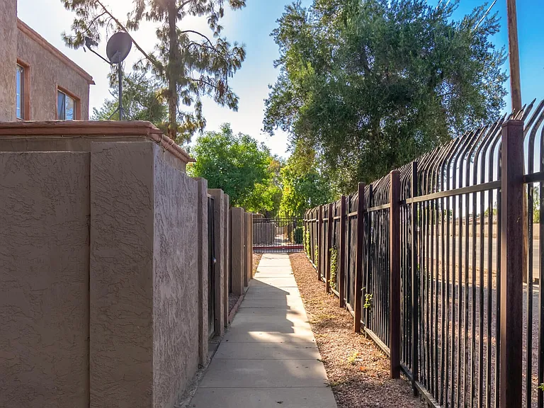 5332 W Lynwood St — Photo 13