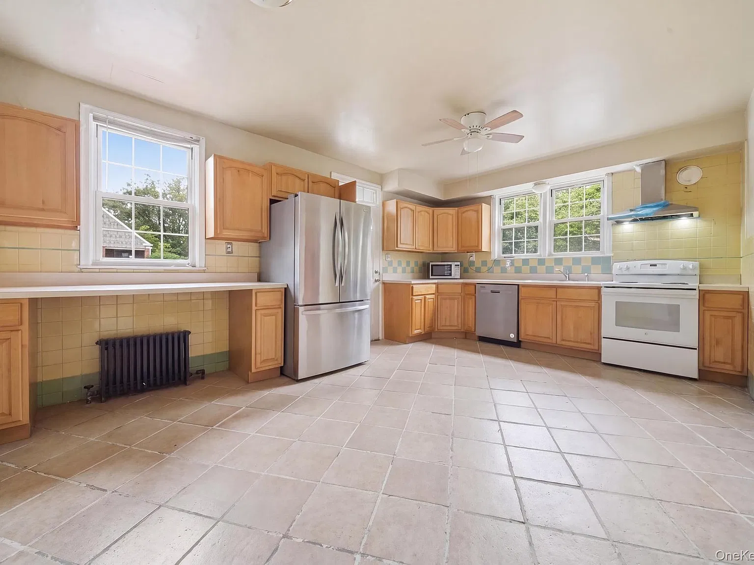 6 bed, 4.0 bath, 2678 sqft, $6,000 — Photo 2