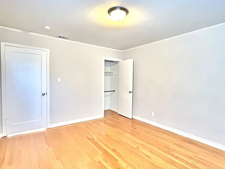 811 9th Ave — Photo 13