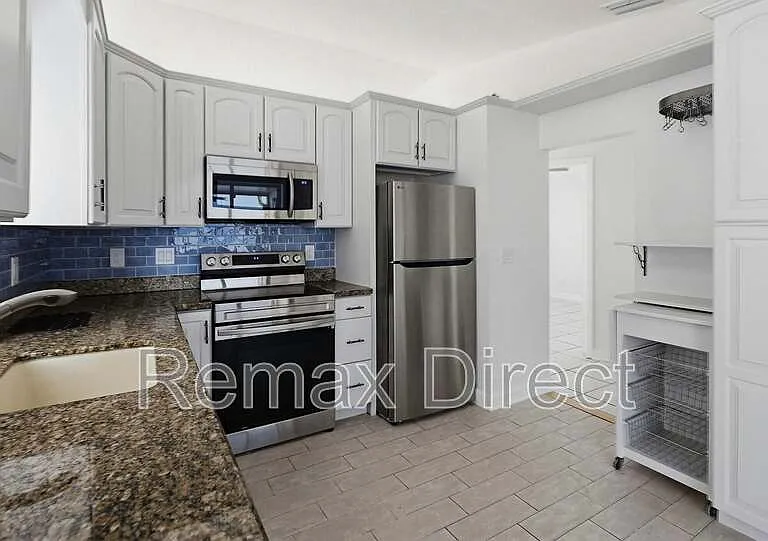 4567 Brook Dr — Photo 2