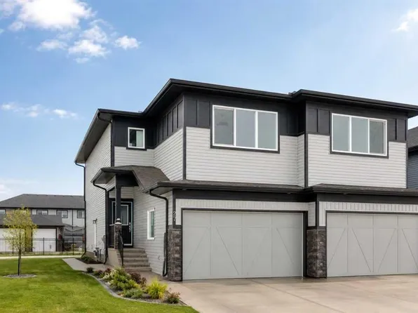 27 N Linden Pl, Rural Red Deer County, AB T4E 3C4