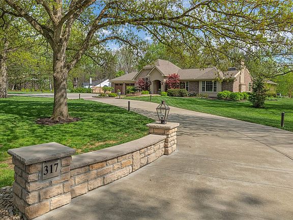 2nd image of 317 Colonial Ln