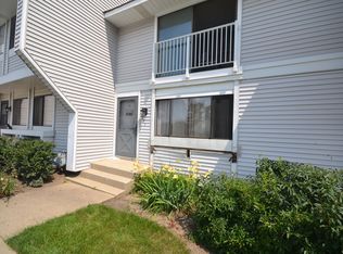 1282 Willow Ln, Gurnee, IL 60031