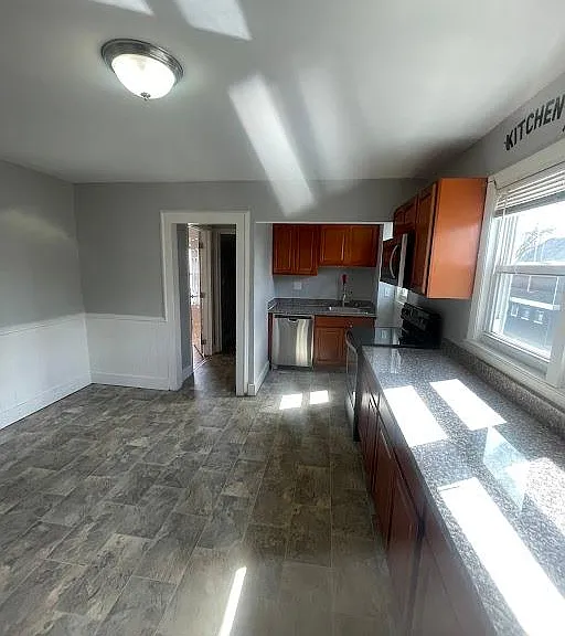 463 Blatchley Ave #2 — Photo 4