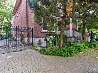 192 Albany Ave #BASEMENT, Toronto, ON M5R 3C6