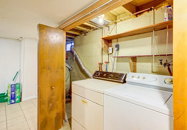 824 Wabank St — Photo 25