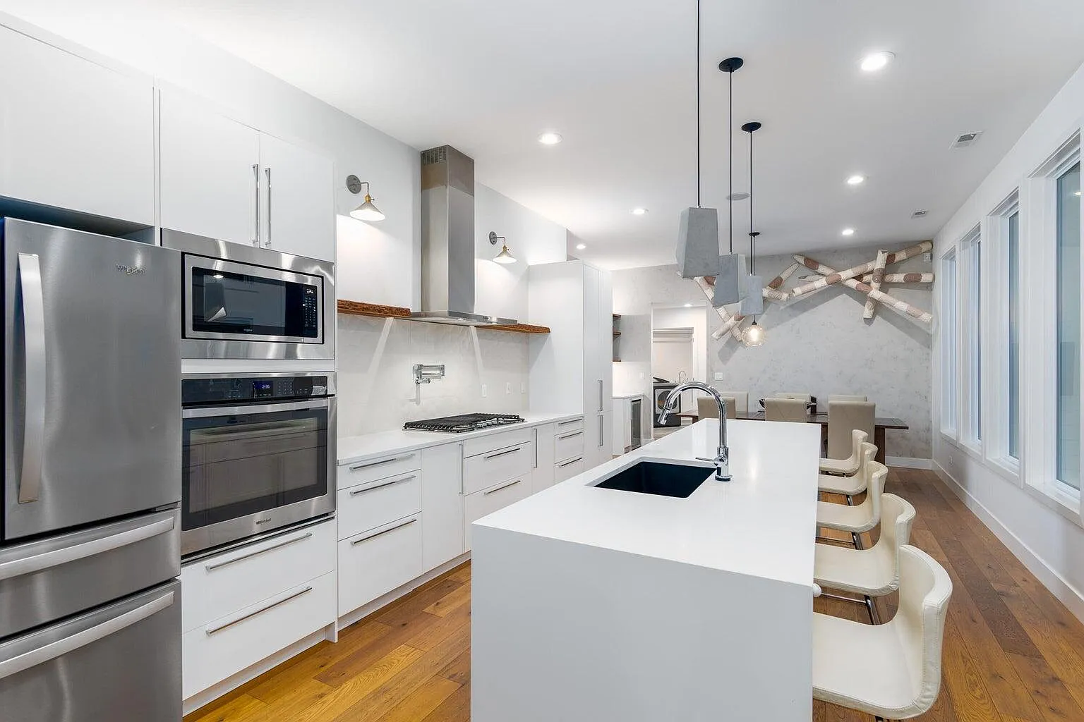 3 bed, 2.0 bath, 2271 sqft, $3,625 — Photo 3