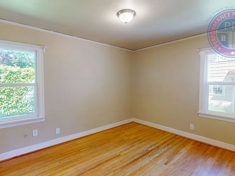 2605 NE 9th Ave — Photo 13