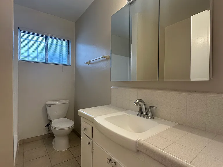 1023 N Laurel Ave — Photo 20