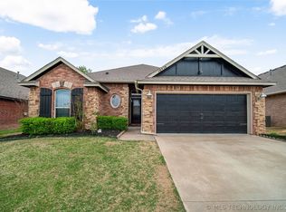 10719 Masters Cir, Jenks, OK 74037