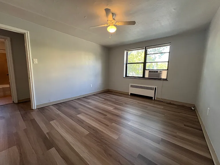 Royal Gardens Apartments — Photo 128