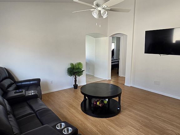 4th image of 12413 N El Frio St