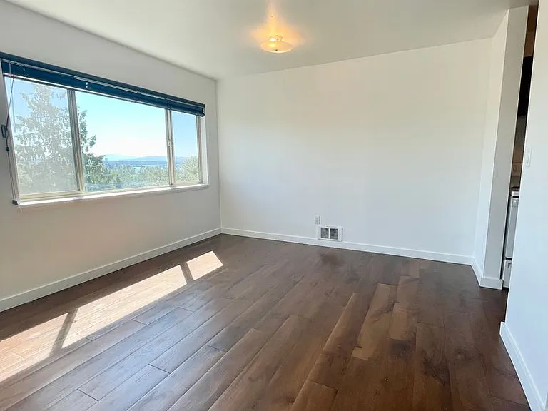 Bayview Apartments — Photo 57