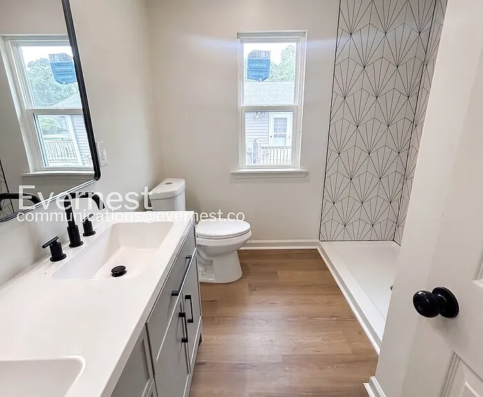 411 E Torbush Dr — Photo 10