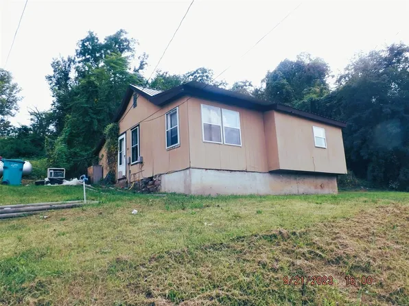 304 3rd St, Steelville, MO 65565