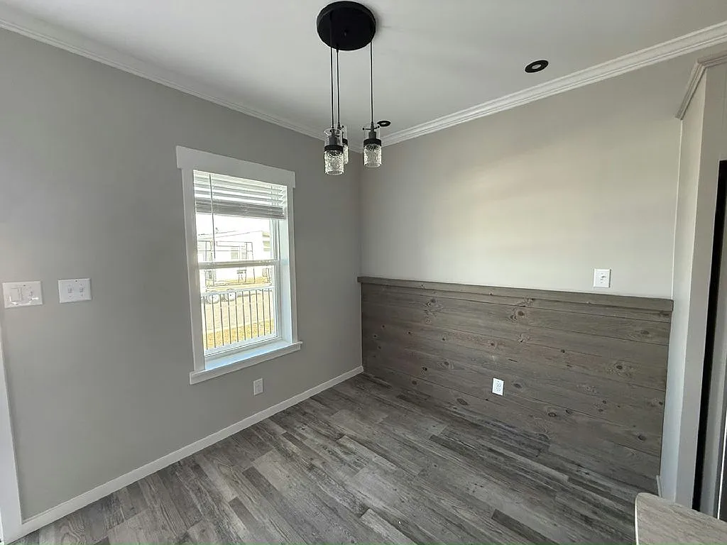 3 bed, 2.0 bath, 1460 sqft, $1,895 — Photo 4