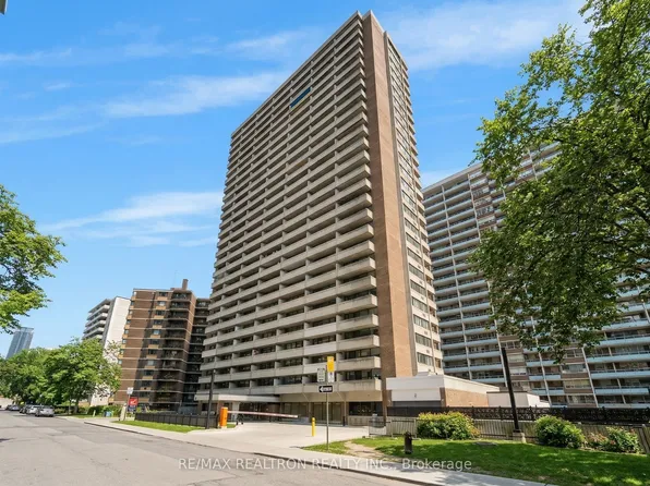 33 Isabella St #511, Toronto, ON M4Y 2P7