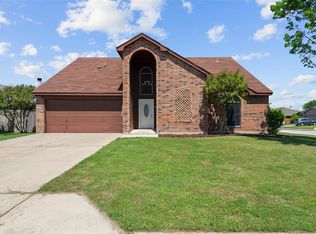 600 Creekview Dr, Burleson, TX 76028