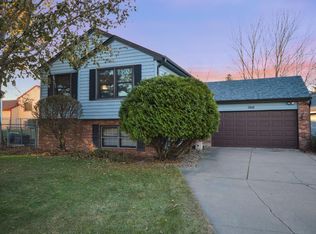 3816 Hallmark Ave N, Oakdale, MN 55128