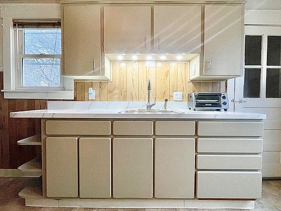 5th image of 321 Union Ave