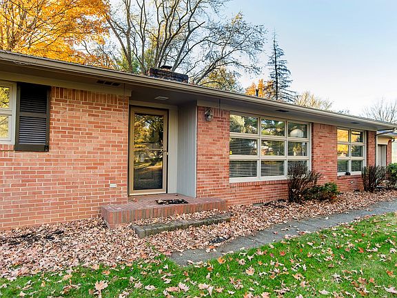3rd image of 7944 Meadowbrook Dr