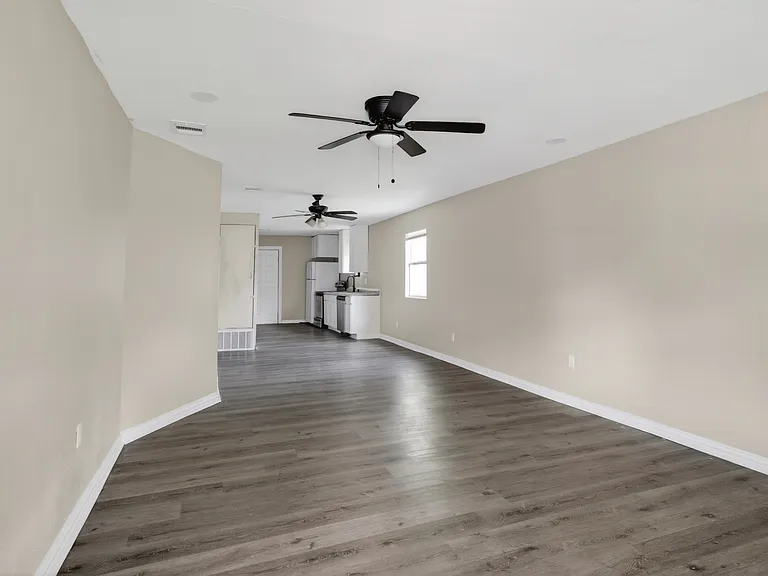 2520 N Hickory St — Photo 5